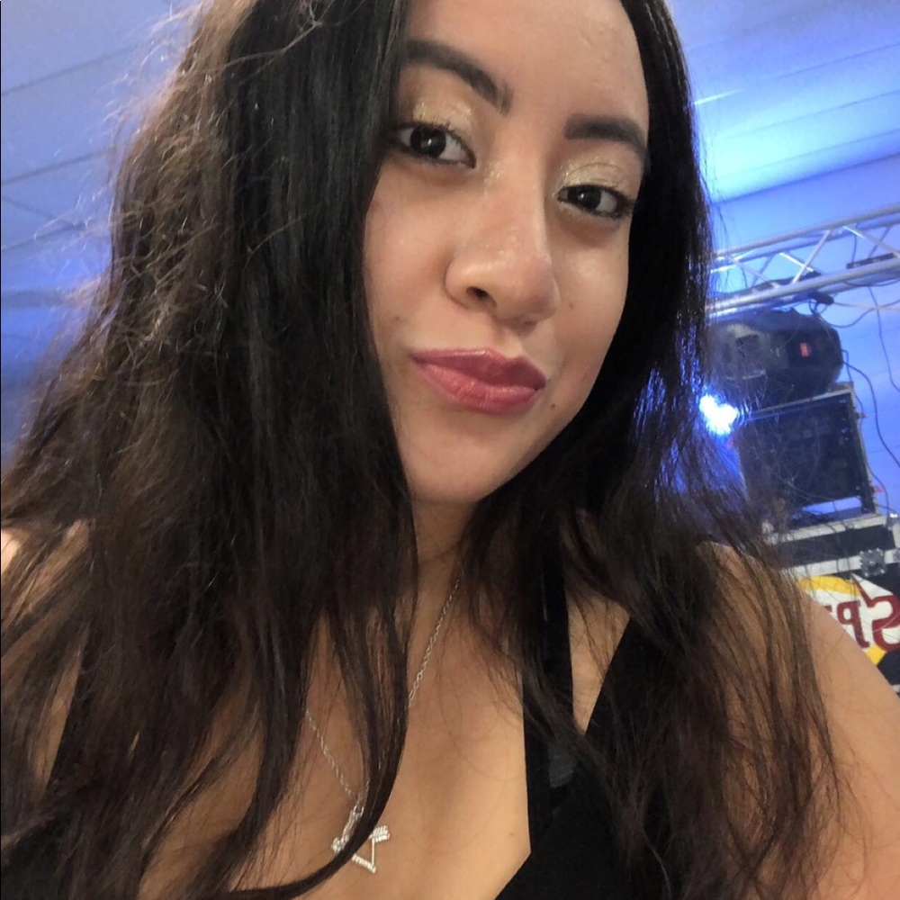 Meet your Posher, Mariela